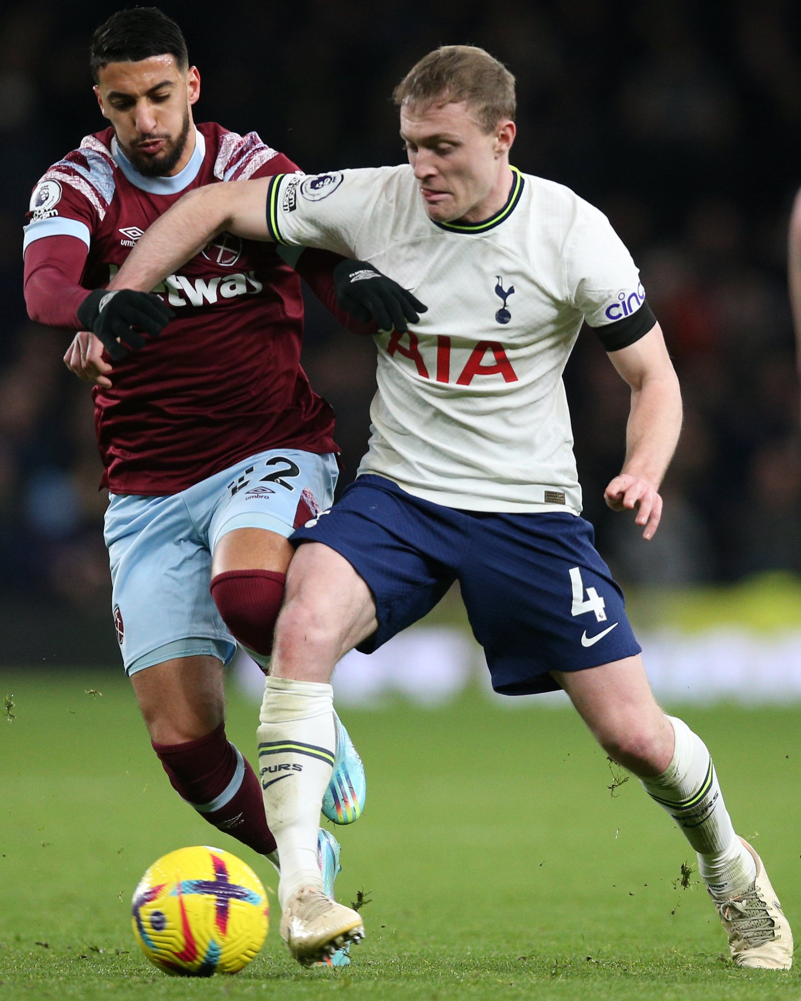 Oliver Skipp reaches the ball before Saïd Benrahma