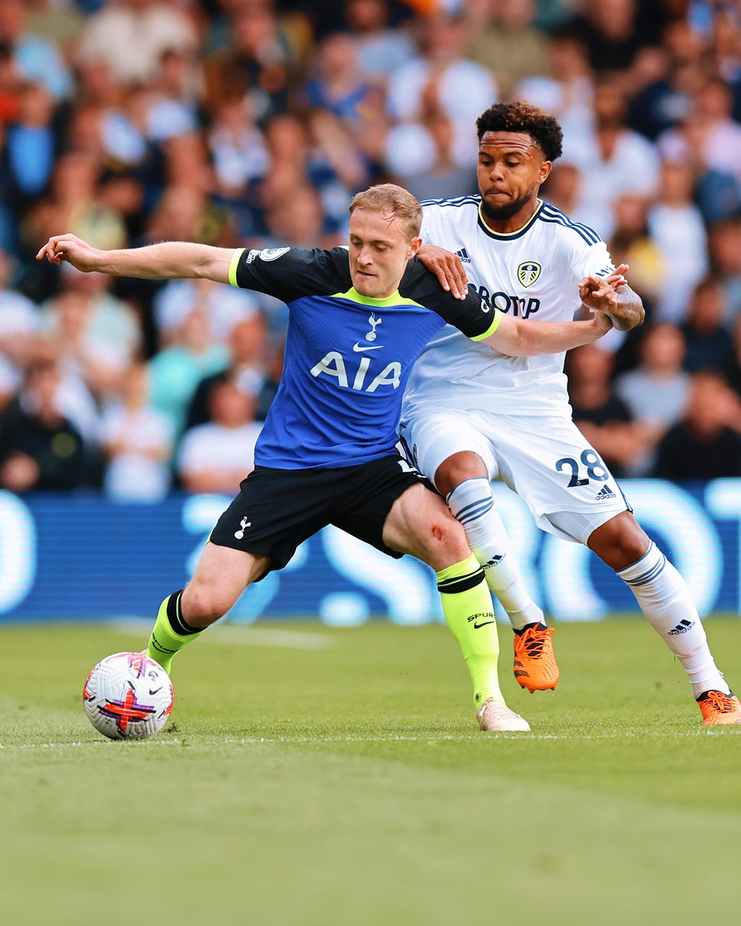 Oliver Skipp fights for possession of the ball with Leeds' Weston McKennie.