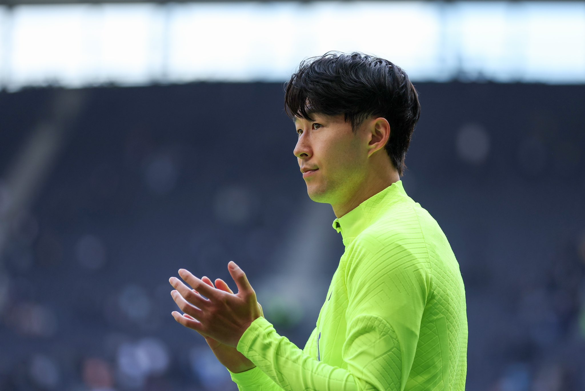 Son Heung-min takes his lap of honor to applaud the fans after the game.