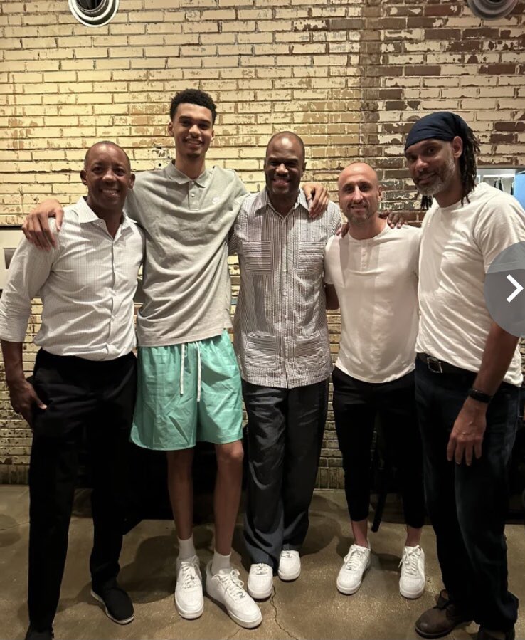 The Spurs' new draft pick Victor Wembanyama poses with several Spurs legends, including Sean Elliott, David Robinson, Manu Ginobili, and Tim Duncan.