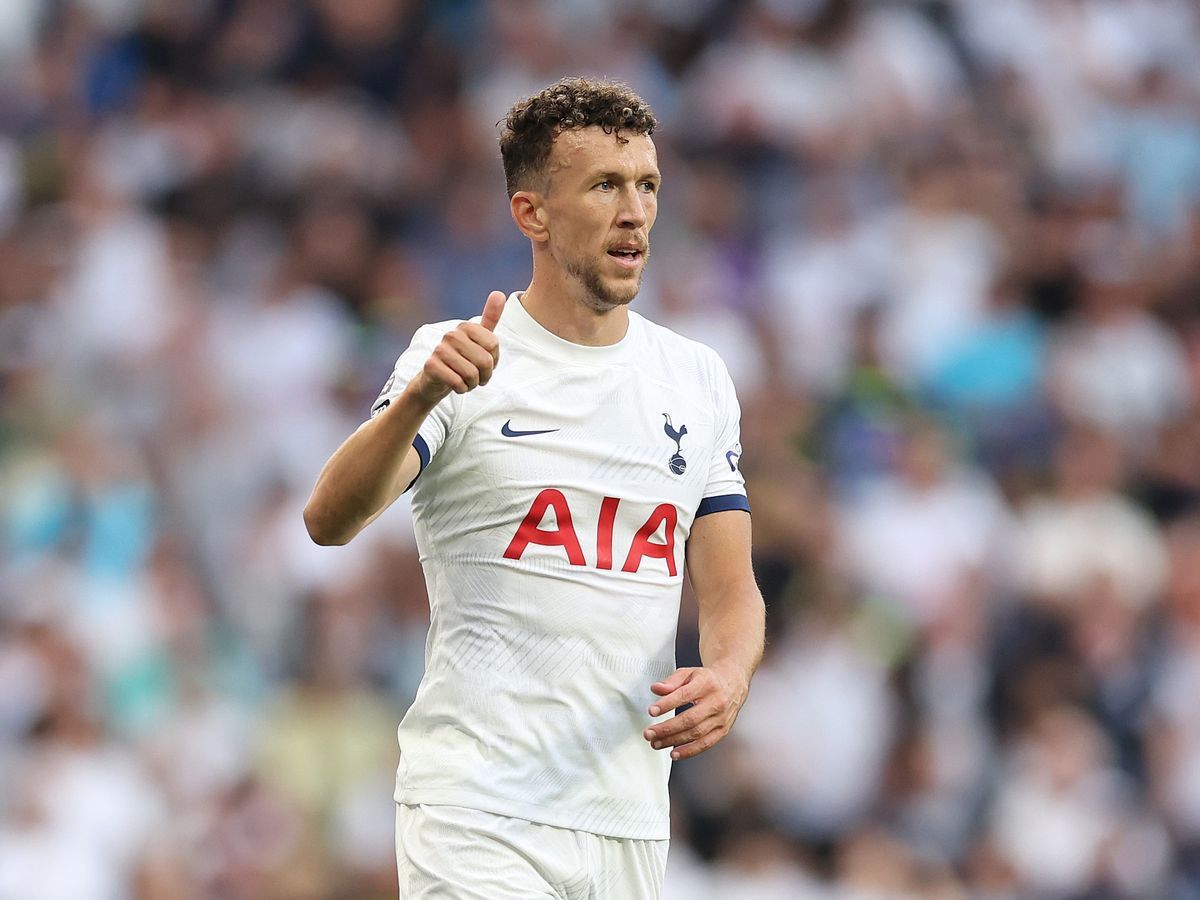 Ivan Perišić gives a thumbs up.