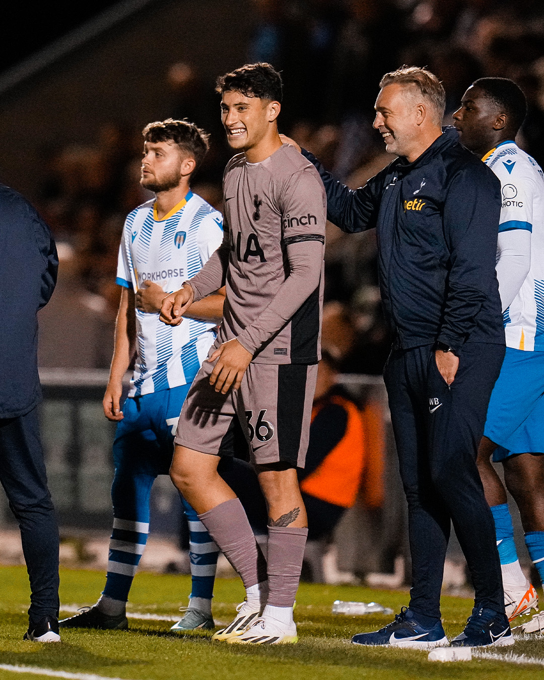 Alejo Véliz subs in to make his first appearance for Spurs with the U21s.