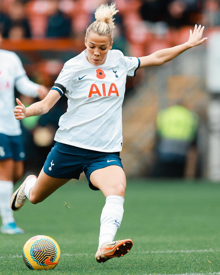 Celin Bizet kicks the ball.