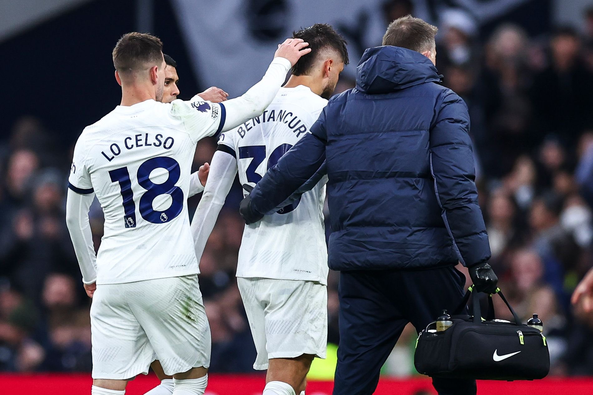 Rodrigo Bentancur is comforted by his teammates as he subs off injured.