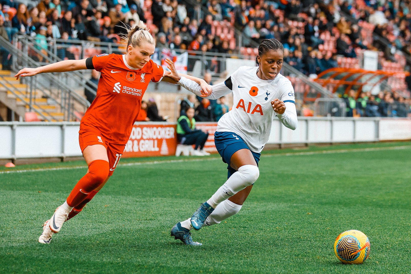 Jess Naz challenges Melissa Lawley for the ball.