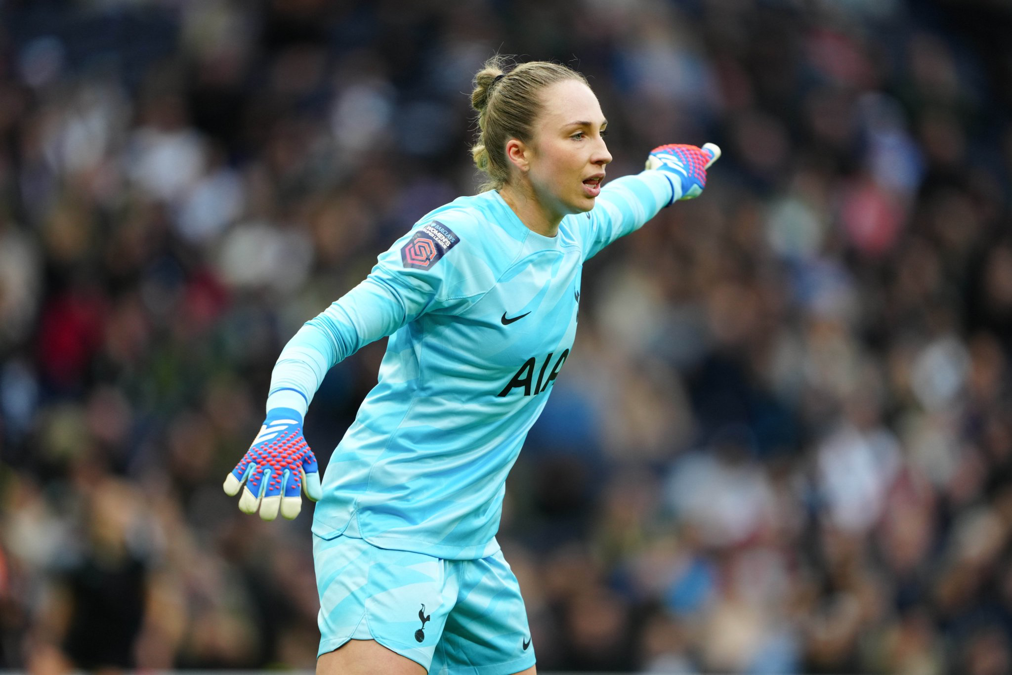 Barbora Votíková points and shouts instructions during her WSL debut.