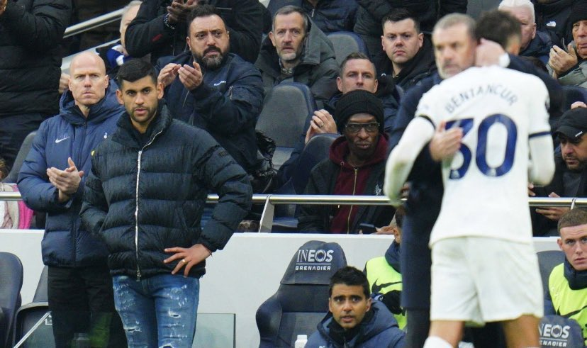 Cristian Romero looks on with concern as Rodrigo Bentancur subs off injured.