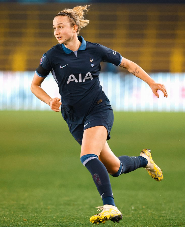 Martha Thomas runs during the Manchester City game.