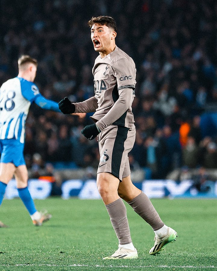 Alejo Véliz celebrates his first senior Spurs goal.