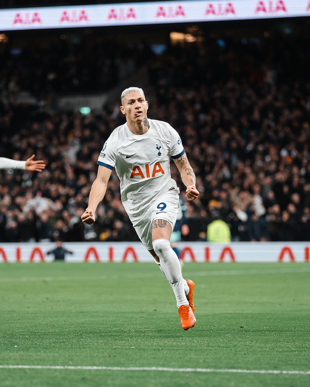 Richarlison pumps his fists to celebrate a goal.