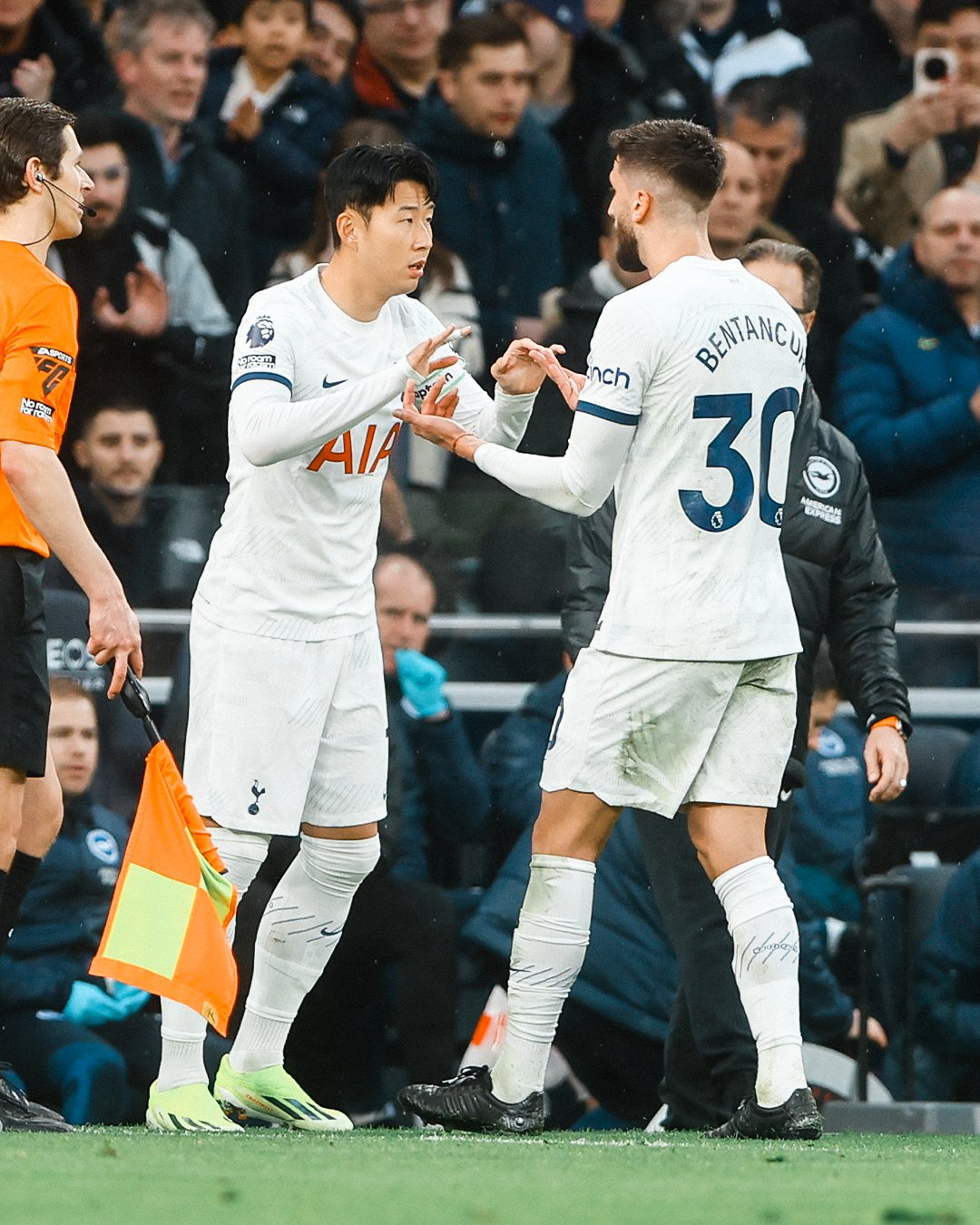 Son Heung-min subs in for Rodrigo Bentancur.