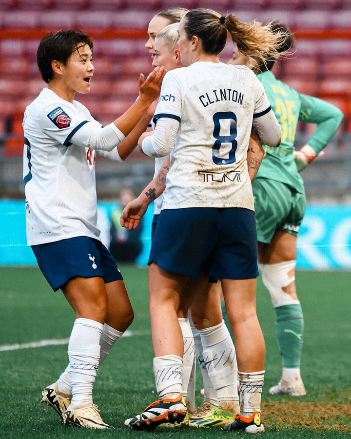 Wang Shuang congratulates Beth England for scoring.