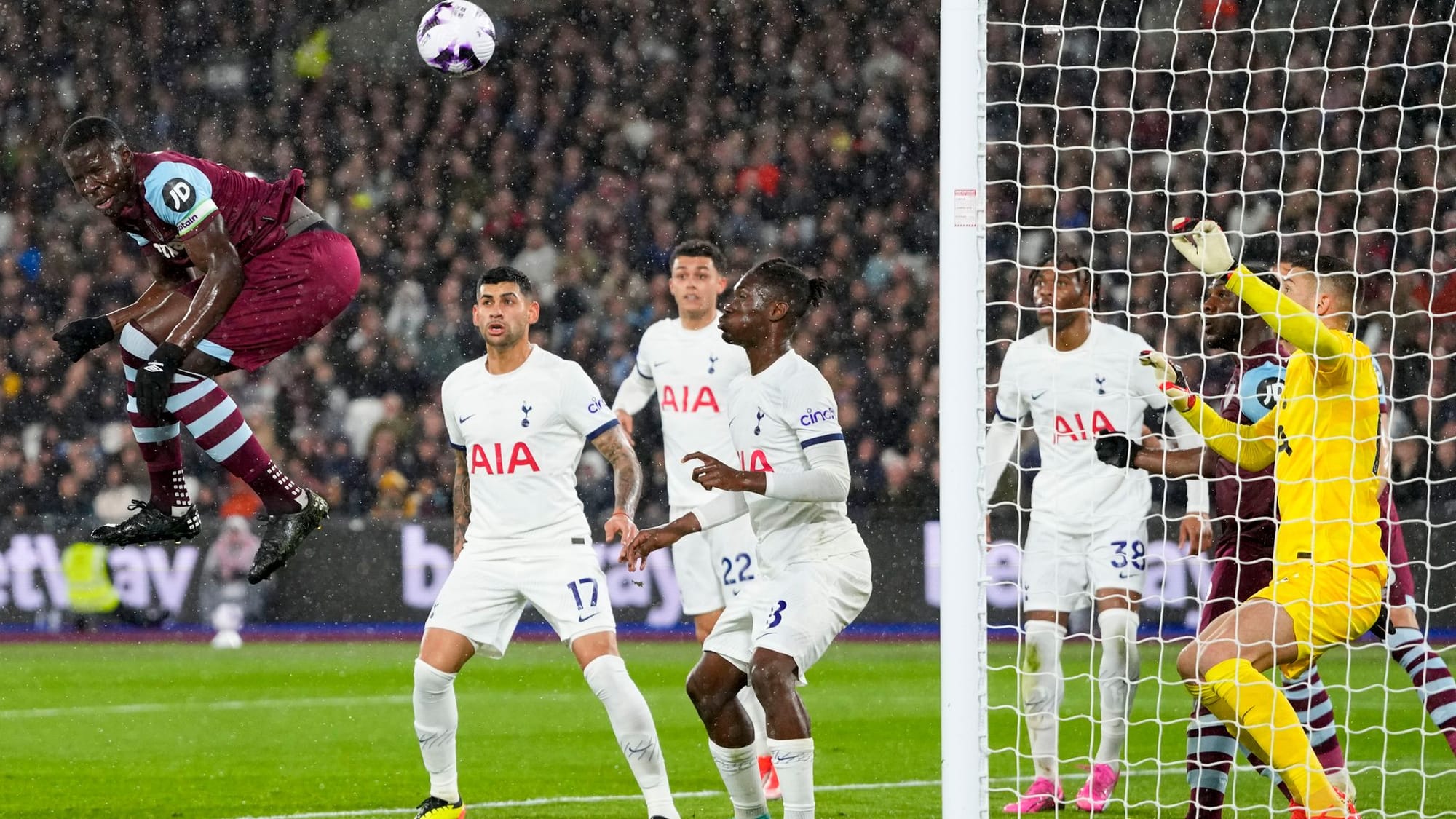 Kurt Zouma scores with his back off a corner kick.