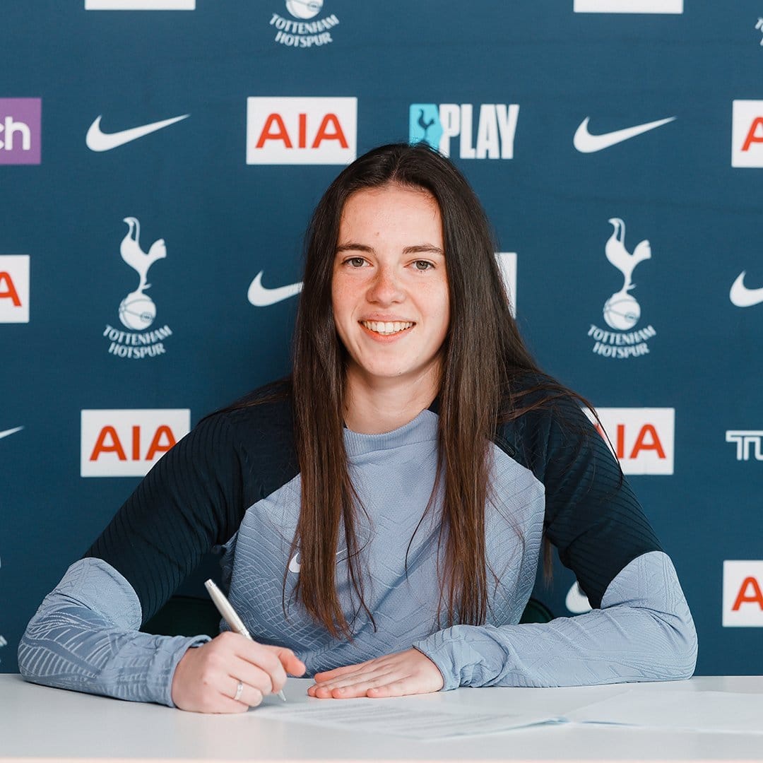 Eleanor Heeps signs a new contract with the club.