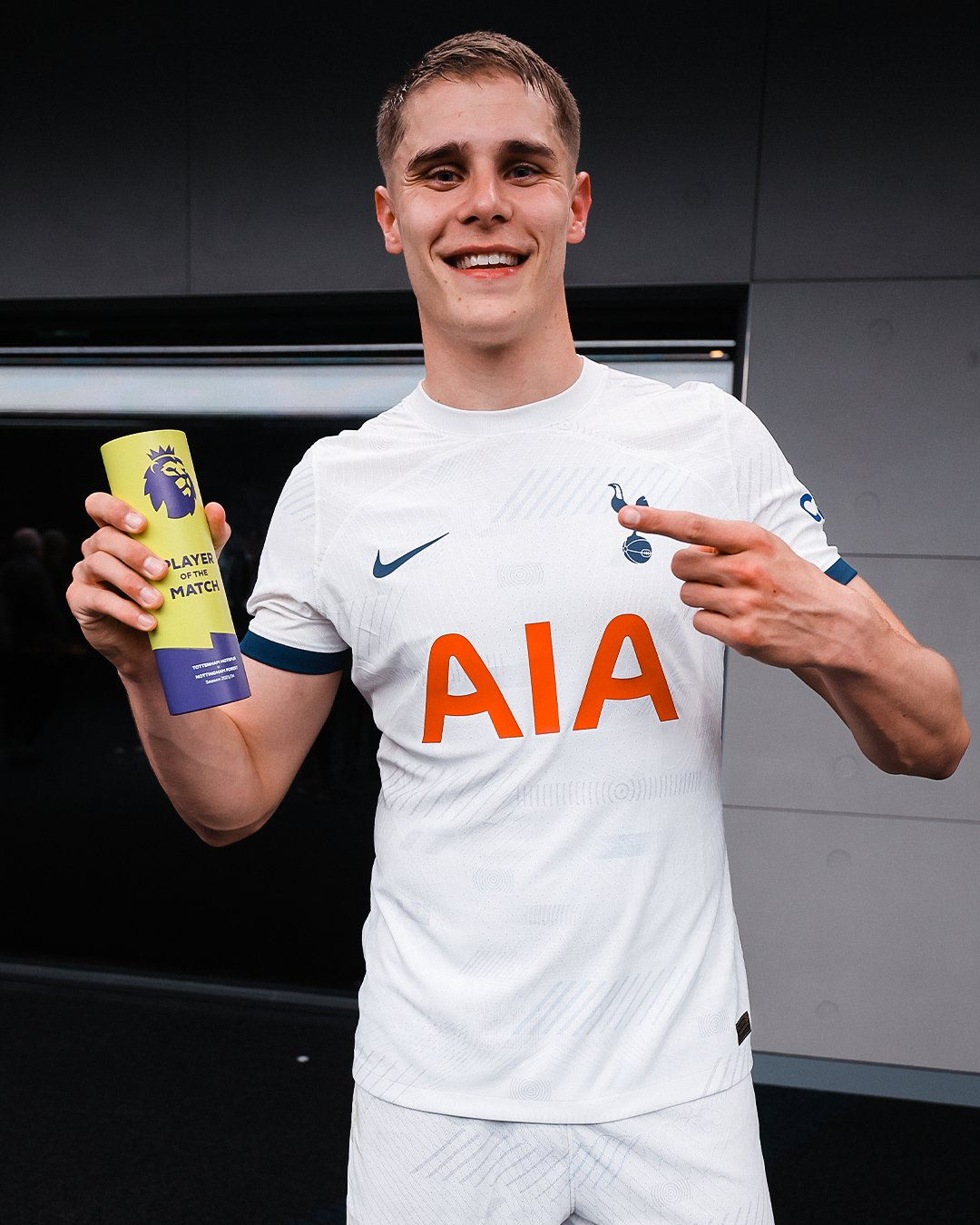 Micky van de Ven holds up his PL Player of the Match award.