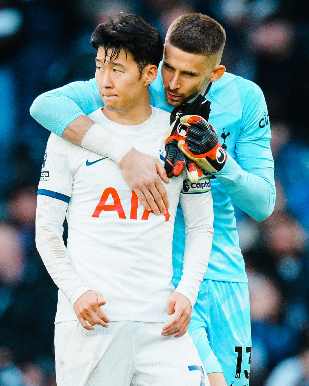 Guglielmo Vicario puts his arm around Son Heung-min to talk to him.