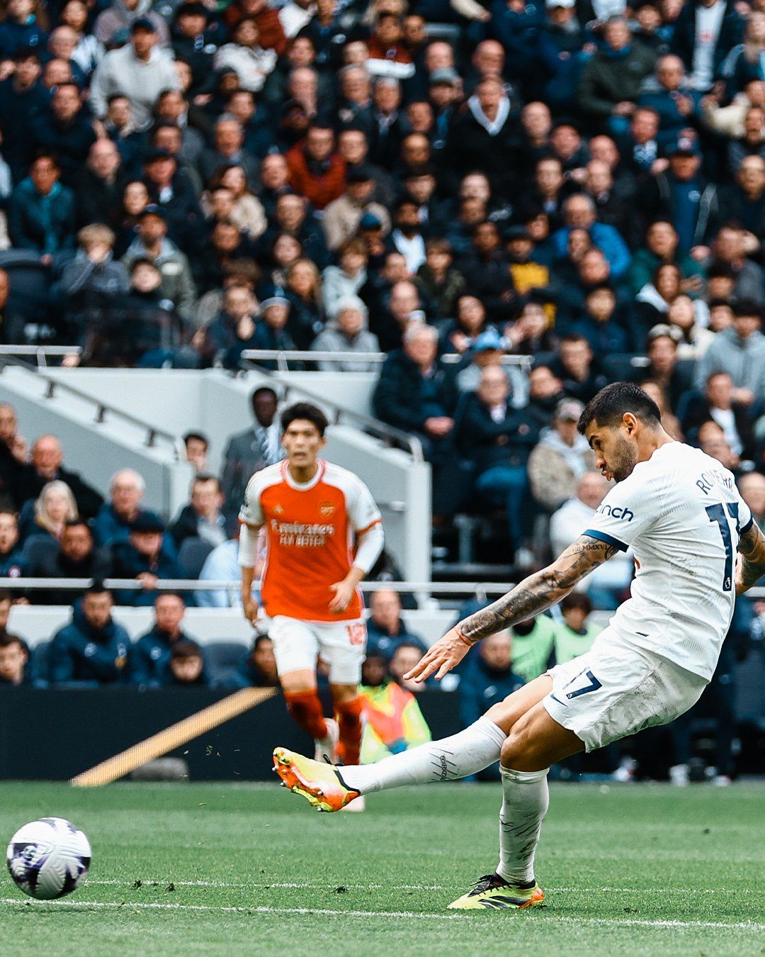 Cristian Romero shoots on goal.