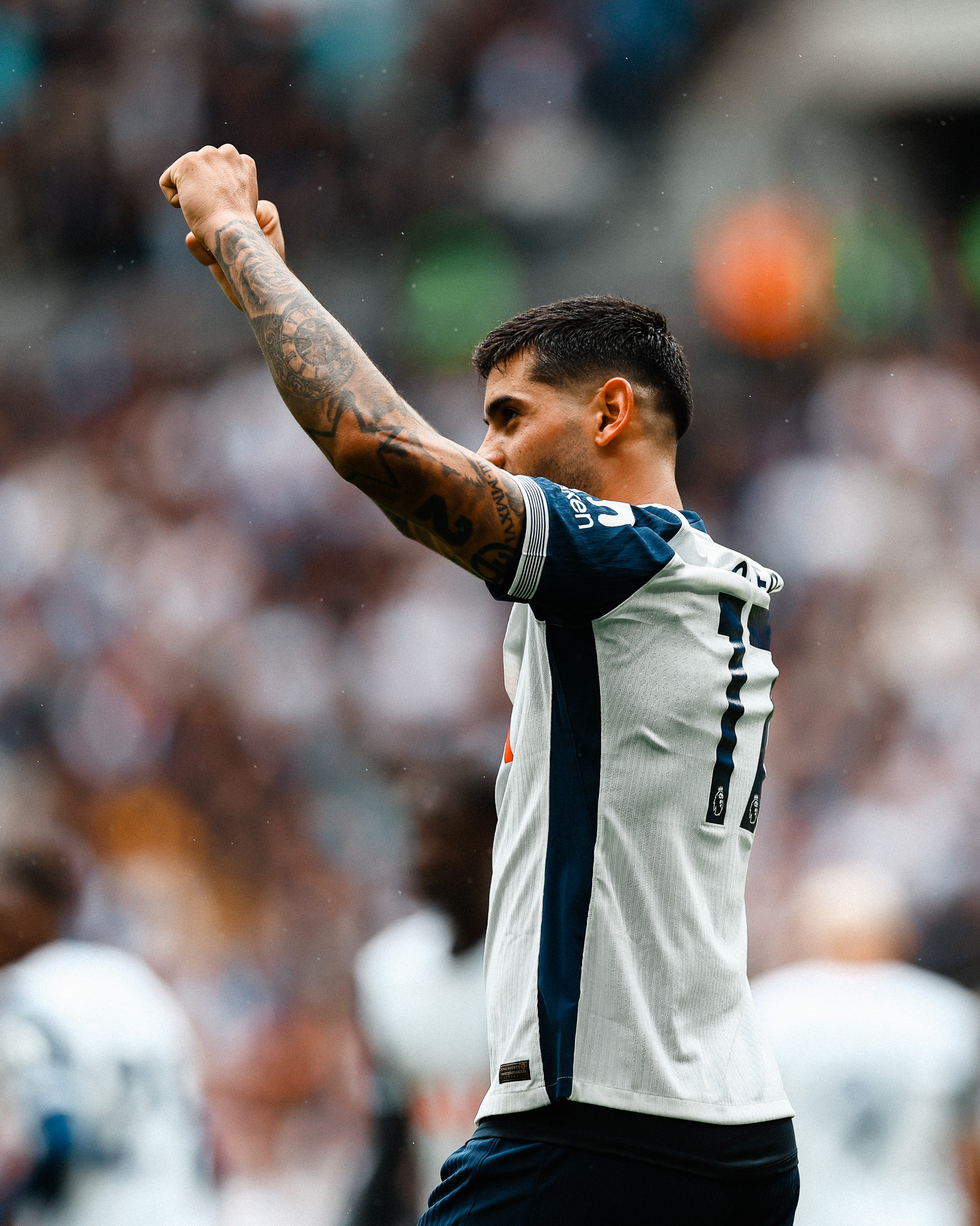 Cristian Romero holds up two fists to celebrate his goal.