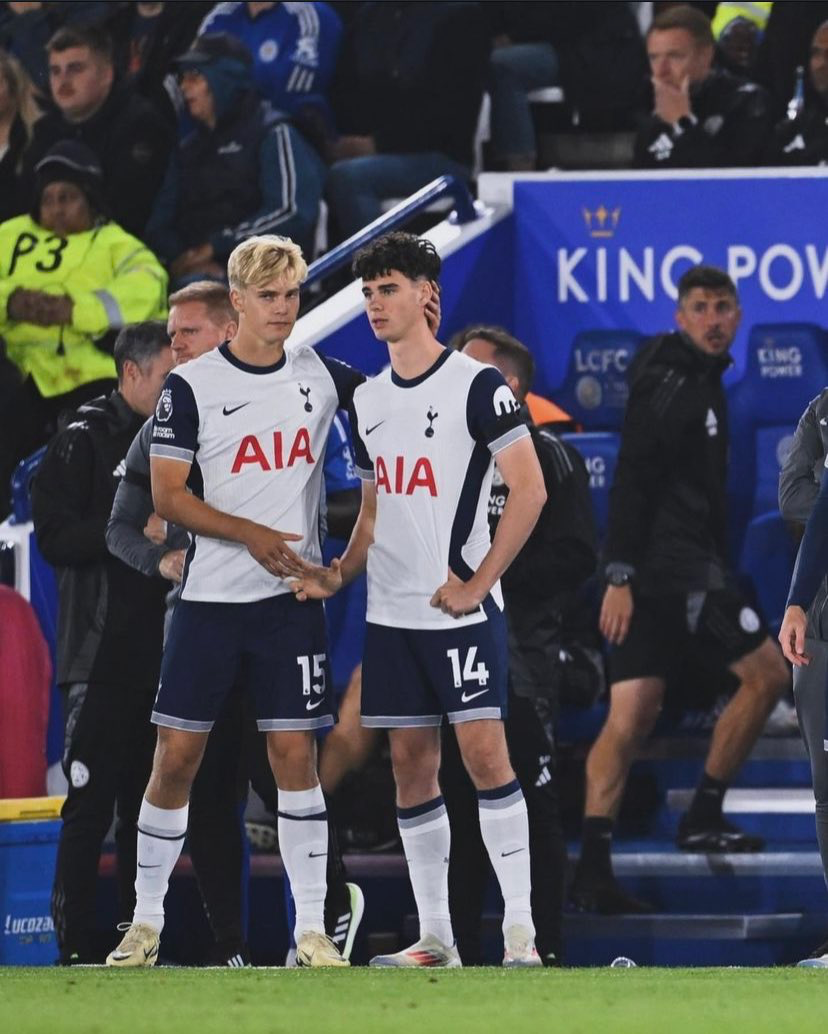 Lucas Bergvall and Archie Gray prepare to sub on for their Premier League debuts.