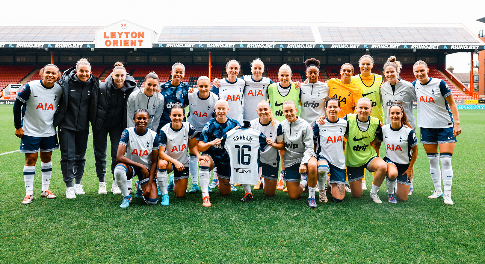 The opening matchday squad poses for a photo, with Beth England and Molly Bartrip holding up a Kit Graham jersey to share the victory with their injured teammate.