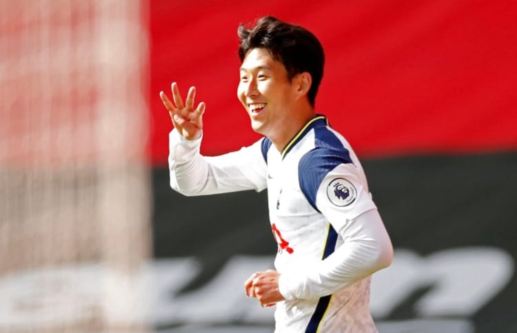 Son Heung-min taunts United by holding up four fingers after a fourth goal for Spurs, scored by Son.