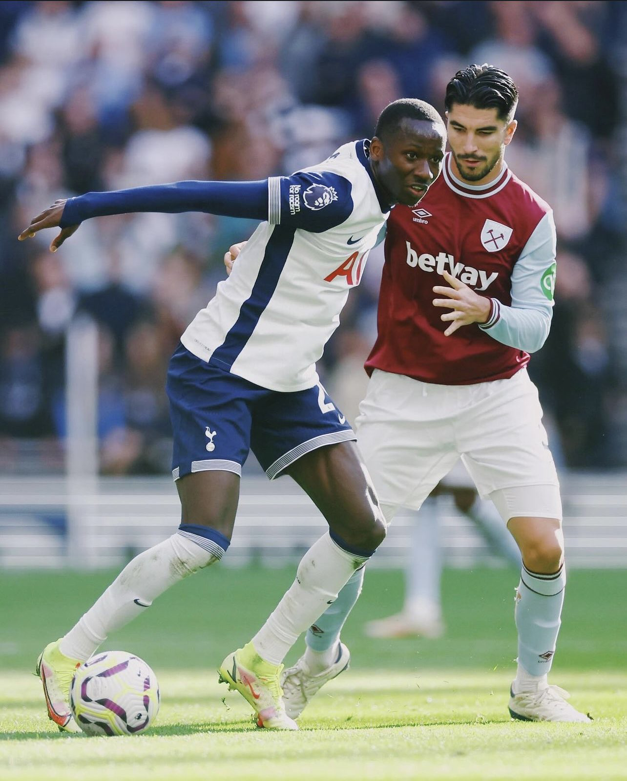 Pape Sarr scans the pitch as he dribbles.