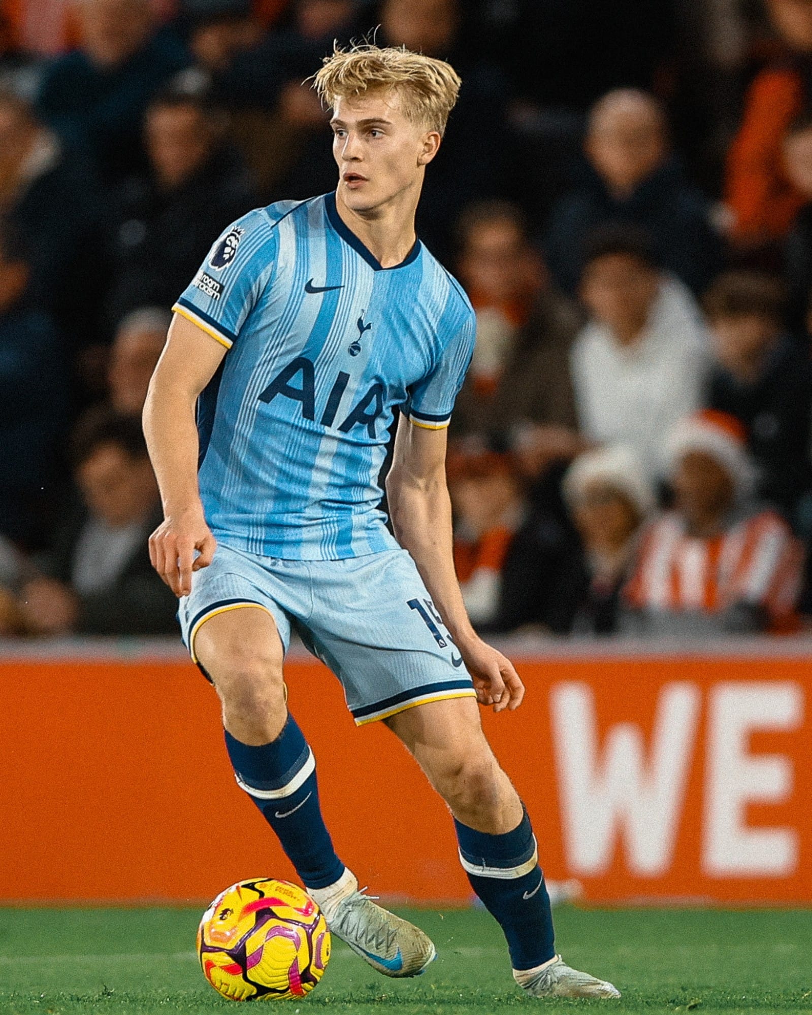 Lucas Bergvall prepares to change directions with the ball at his feet.