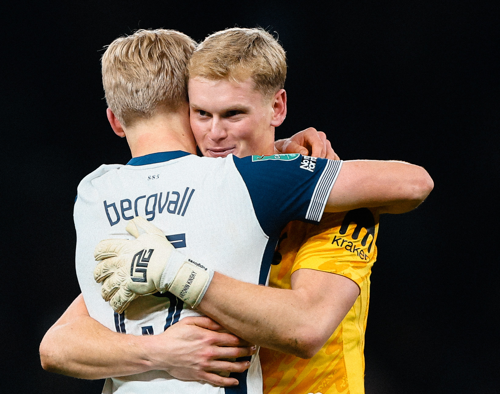 Antonín Kinský hugs Lucas Bergvall.