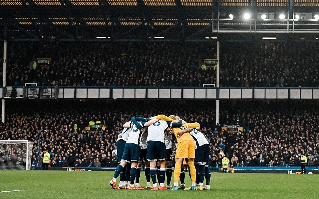 The team huddles before kickoff.