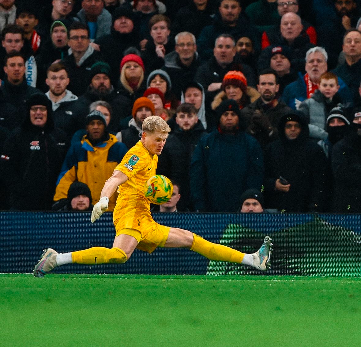 Antonín Kinský prepares to make a save with his legs and arms extended.