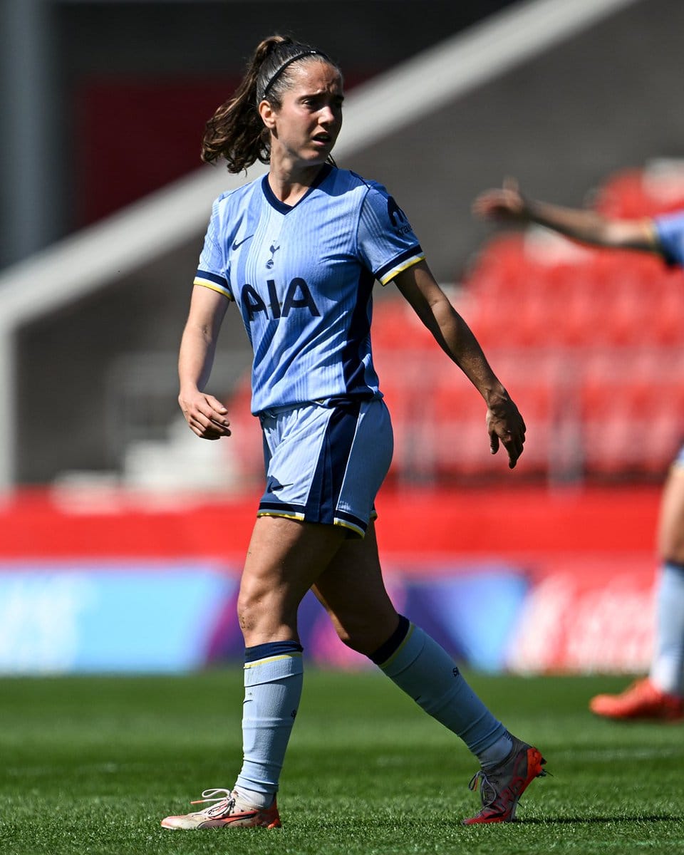 Maite Oroz looks behind her as she walks.