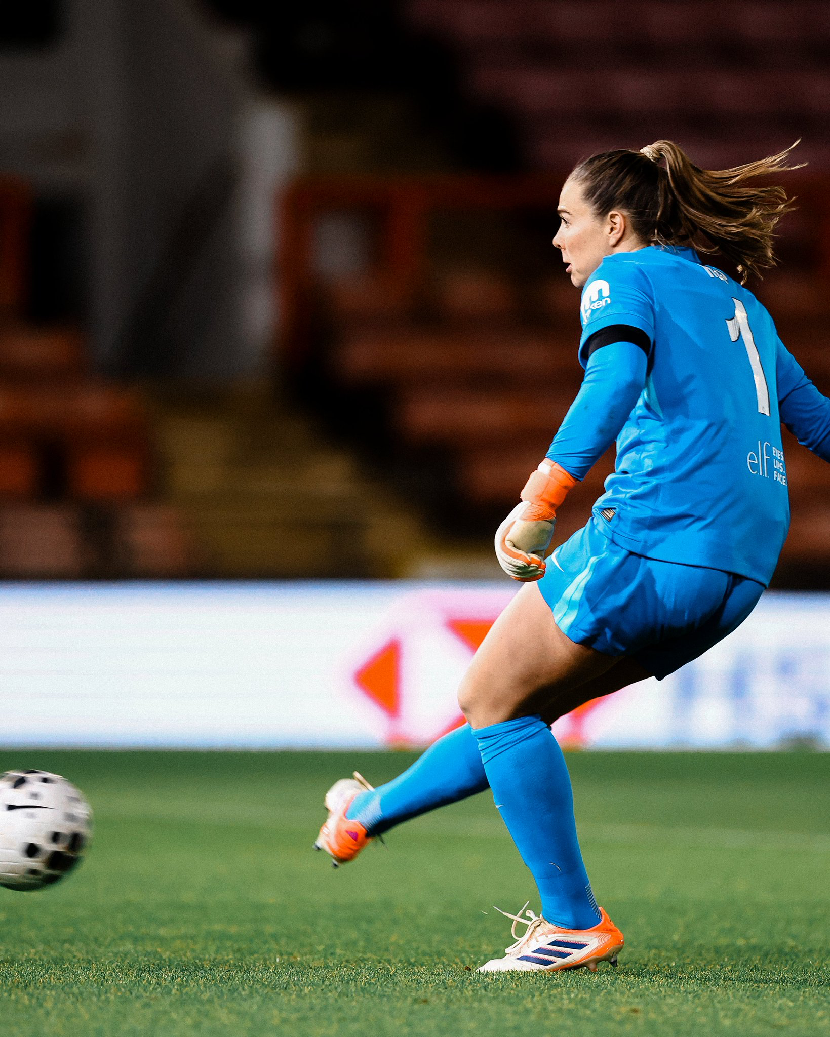 Lize Kop takes a penalty kick.