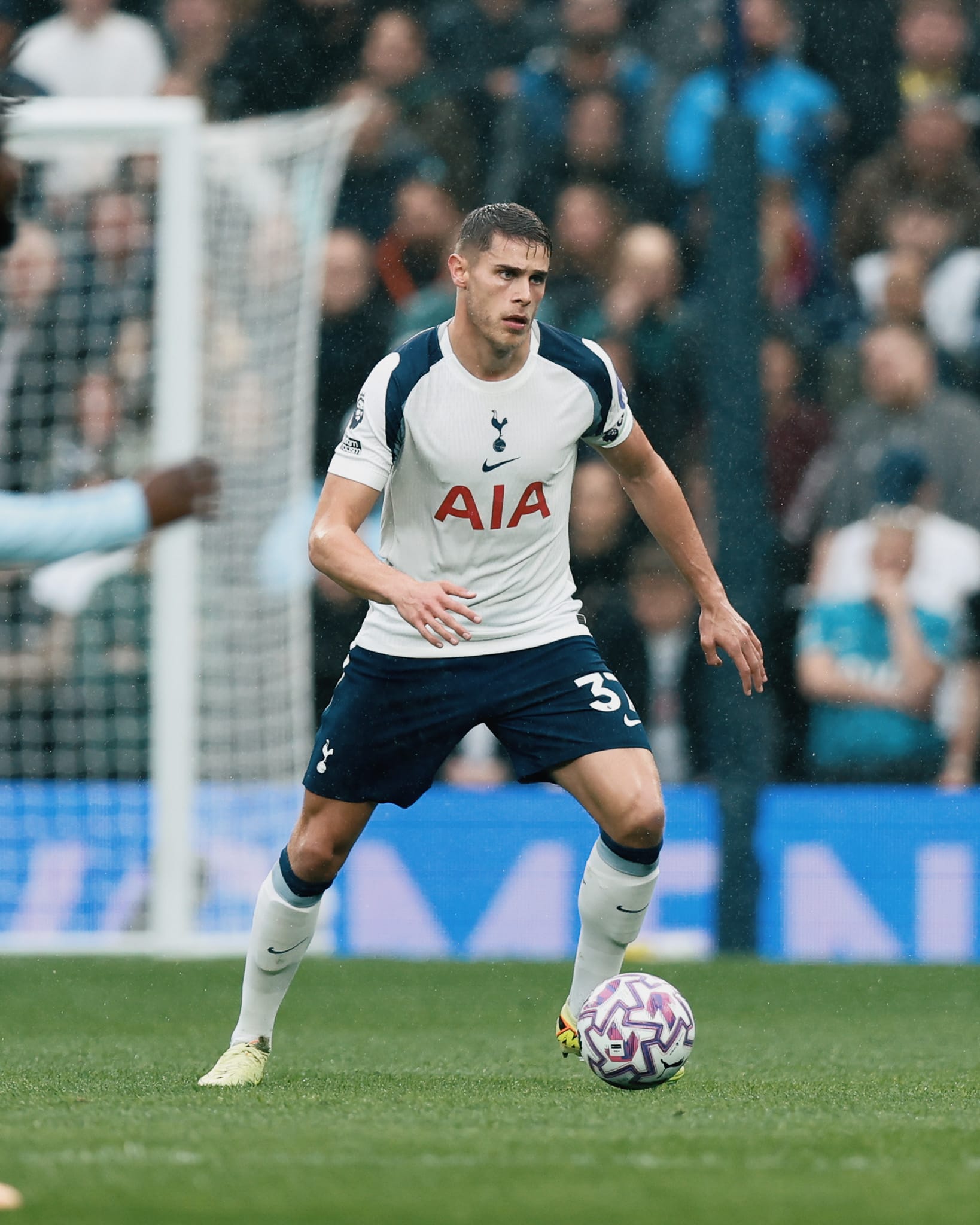 Micky van de Ven wears the captain's armband again.