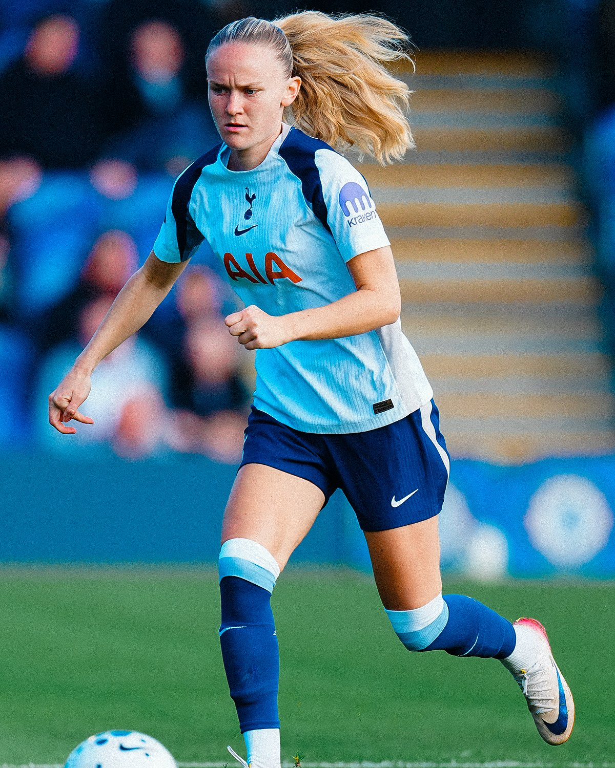 Matilda Vinberg focuses on her dribble.