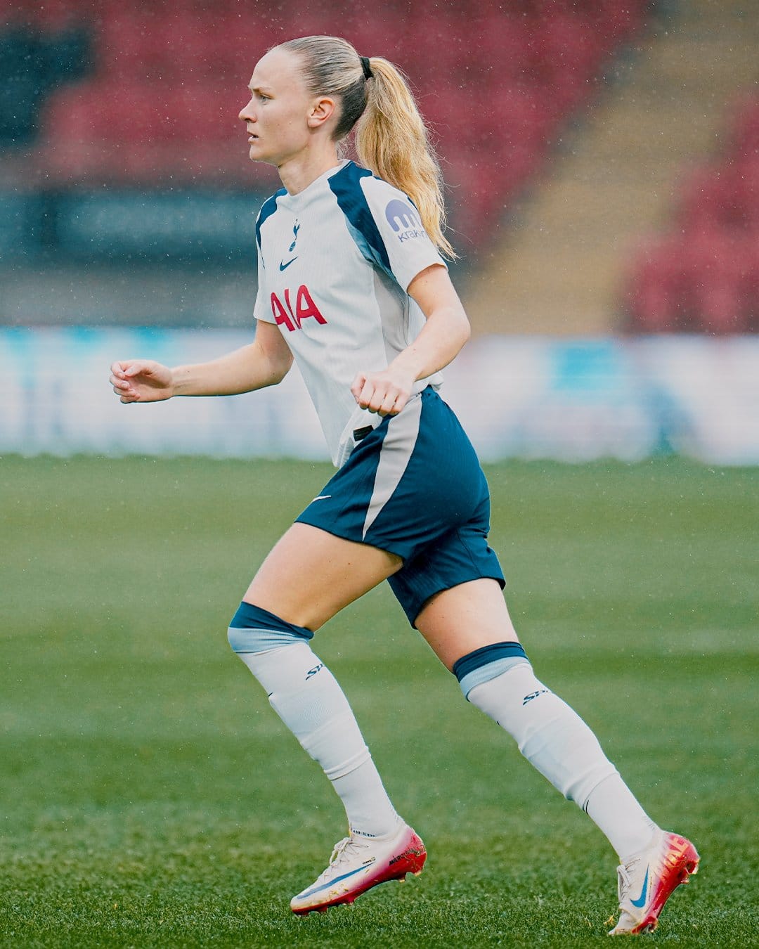 Matilda Vinberg prepares to burst forward.