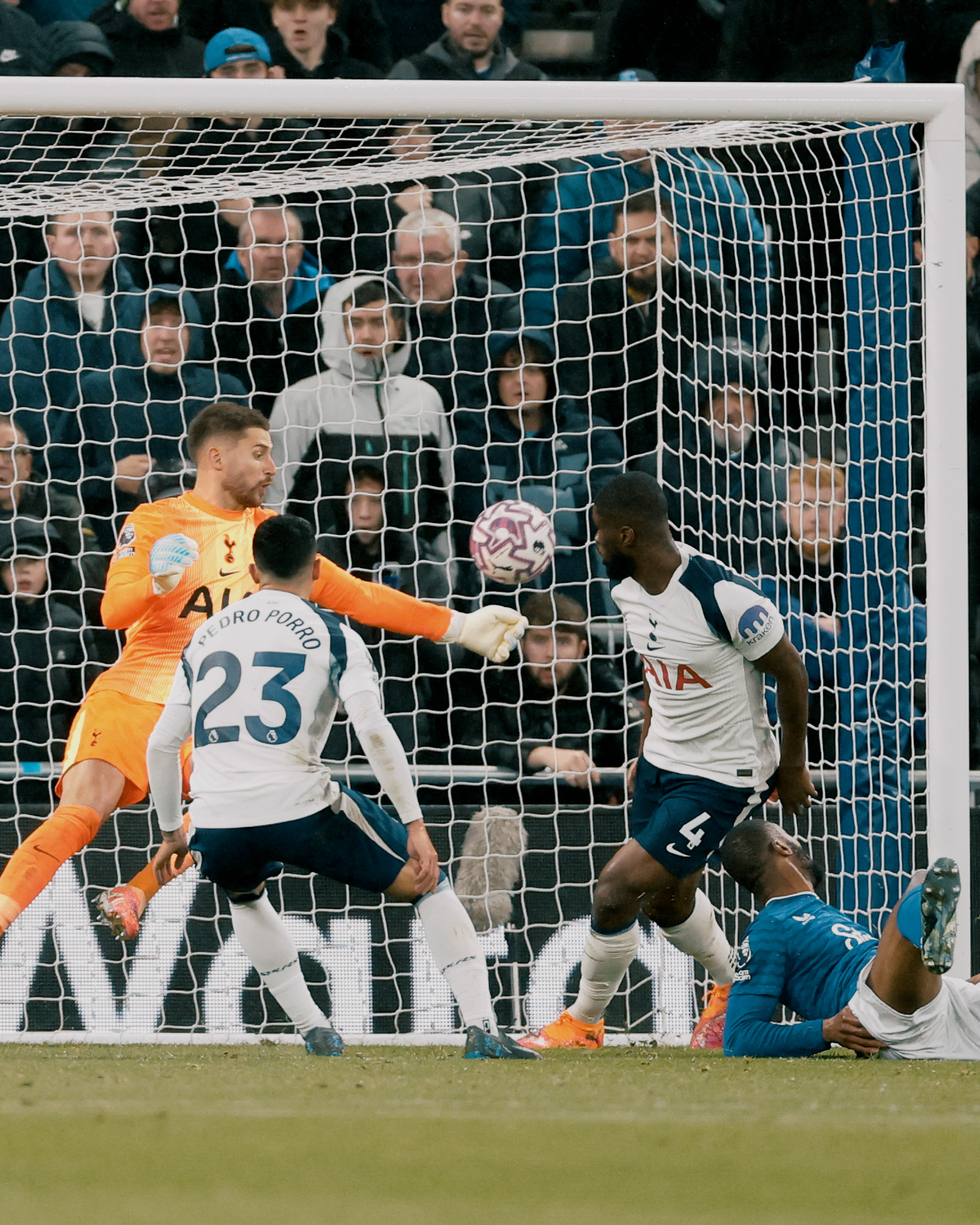 Guglielmo Vicario saves an overhead kick attempt.