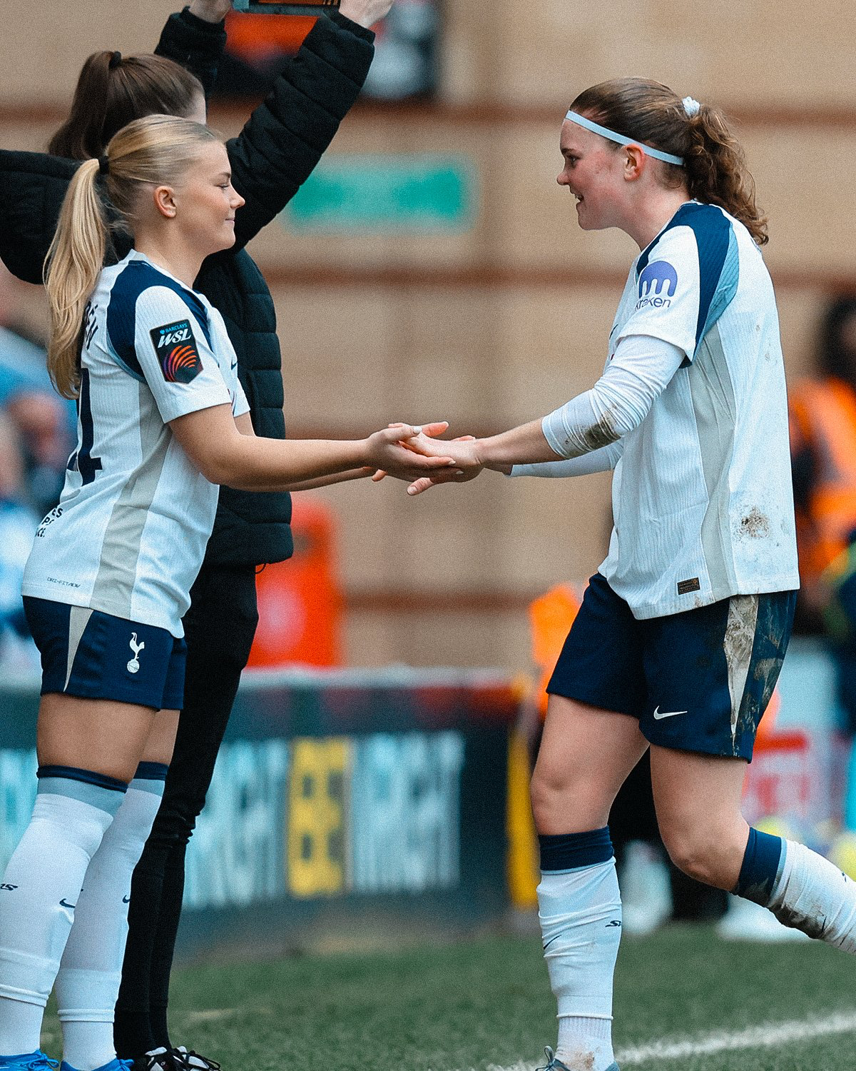 Signe Gaupset low fives Matilda Nildén as the latter replaces her as a substitute.