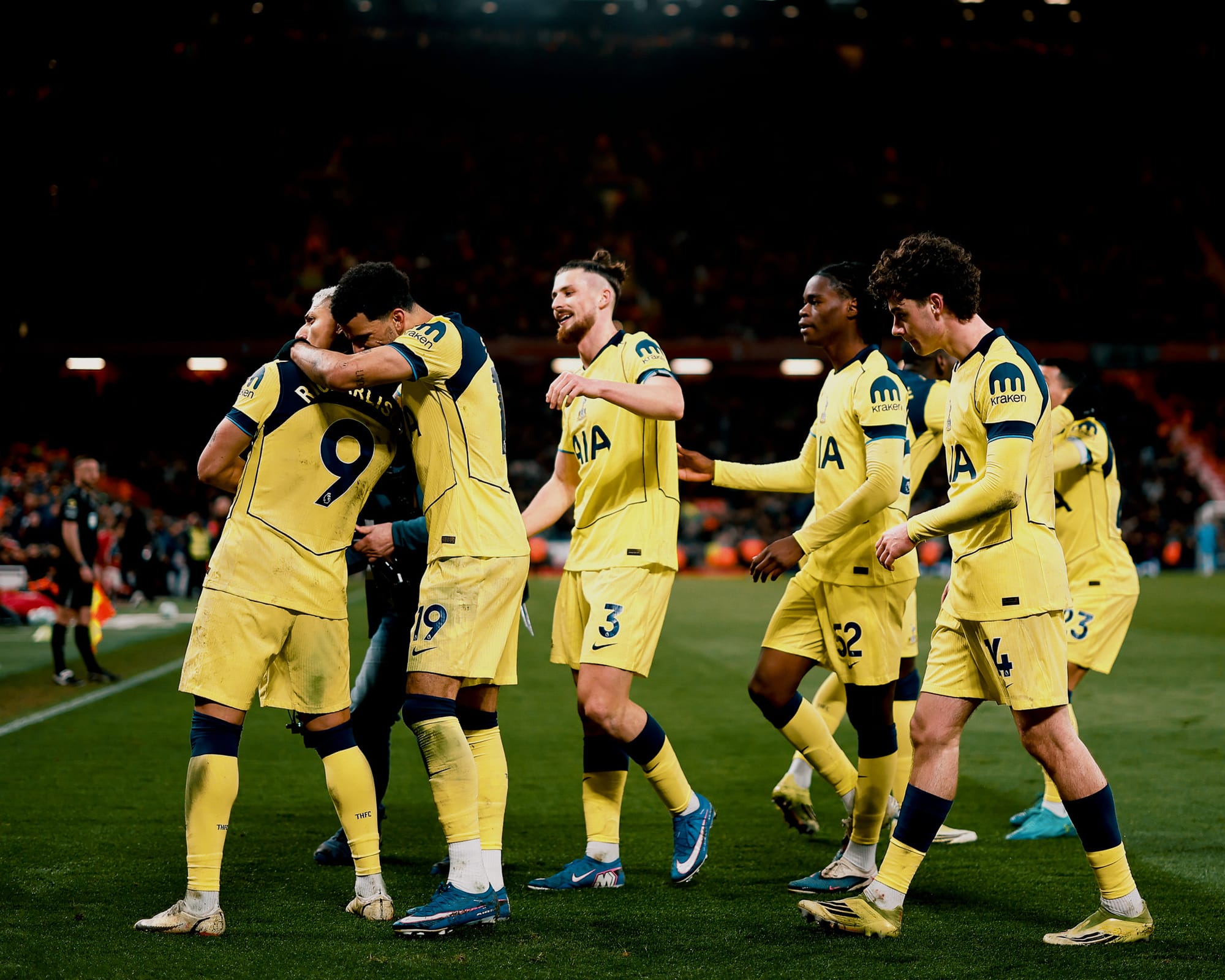 Several players approach to celebrate Richarlison's goal with the striker.