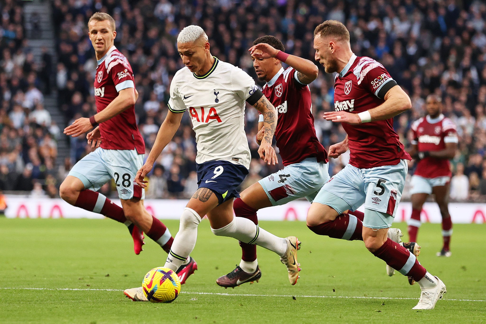 Richarlison dribbles the ball with three West Ham players hot on his heels.