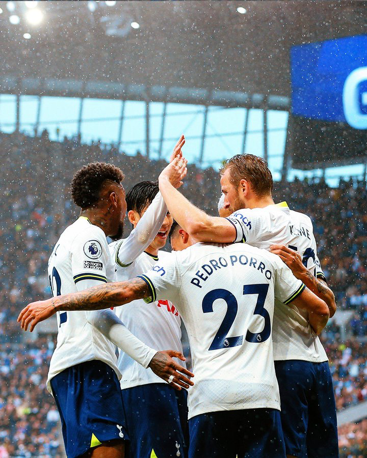 Emerson Royal, Son Heung-min, Pedro Porro, and Harry Kane celebrate a goal.