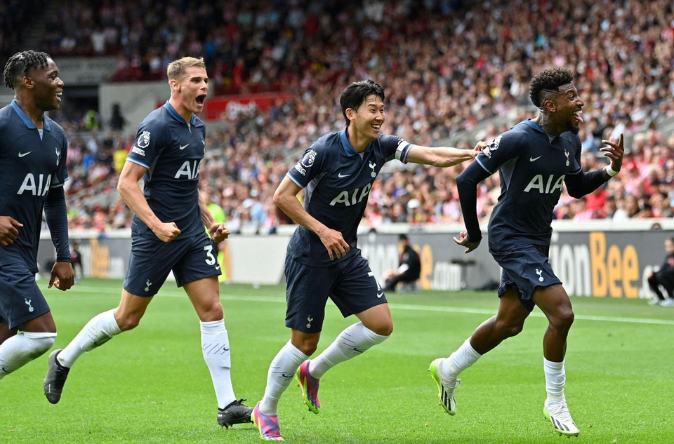 Destiny  Udogie, Micky van de Ven, Son Heung-min, and Emerson Royal run to celebrate a goal.