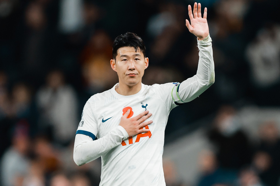 Son Heung-min holds up a hand during the Chelsea game.