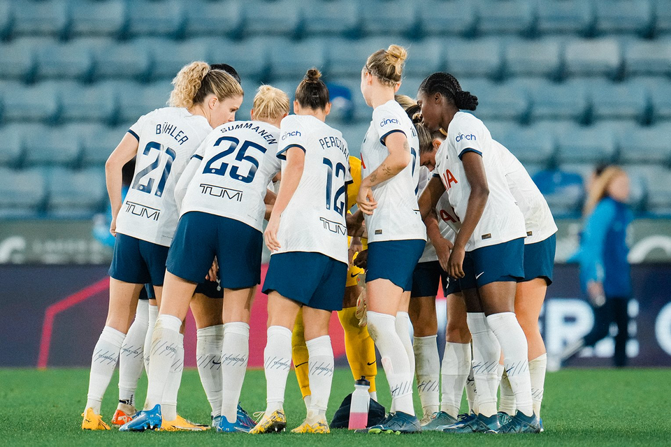 Spurs Women's starting XI gets in a huddle before the Leicester game.