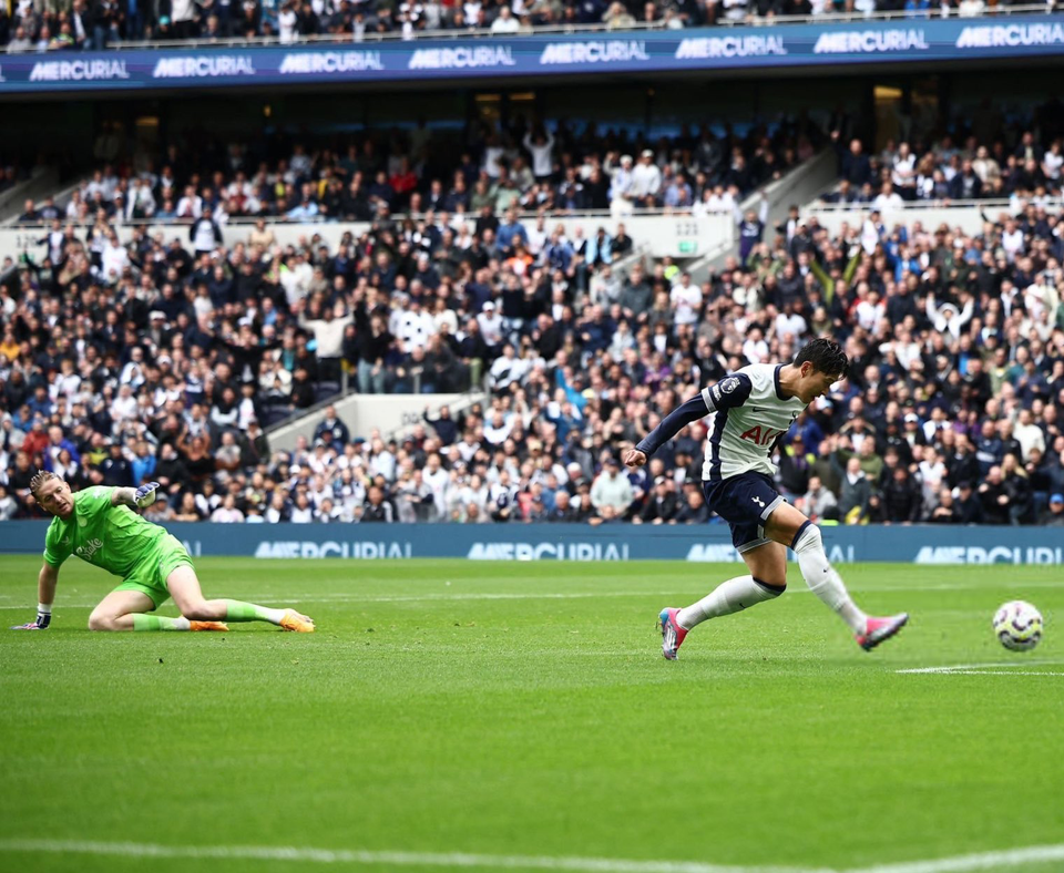 Jordan Pickford falls to the ground as Son Heung-min races past him to shoot on an empty net.