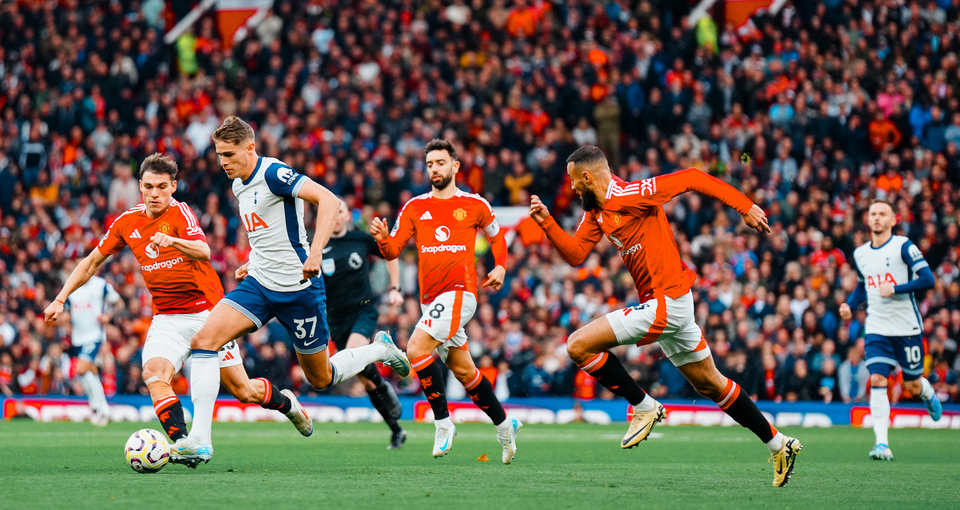 Micky van de Ven evades three Manchester United players en route to assisting Brennan Johnson's goal.