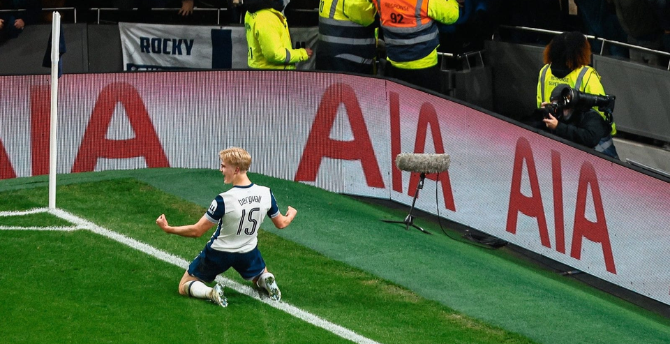 Lucas Bergvall celebrates his first Spurs goal with a knee slide near the corner flag.